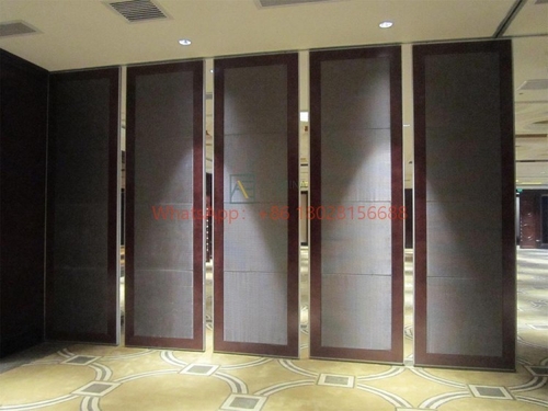 Các Vấn Đề về Không Gian Phổ Biến và Cách Tường Di Động Giải Quyết Chúng