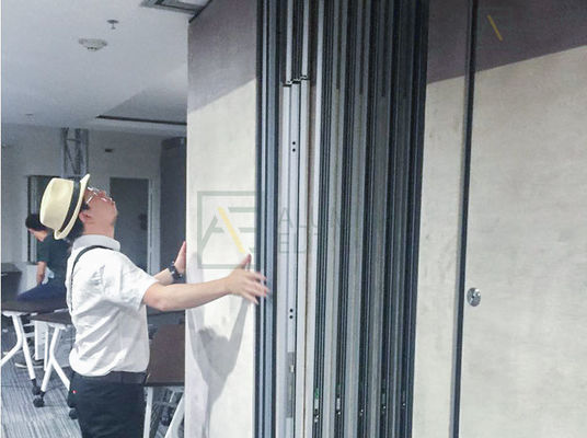 Giá tốt. Commercial Movable Walls with 68mm-105mm Thickness 304 Stainless Steel Rollers and 56dB Sound Insulation trực tuyến