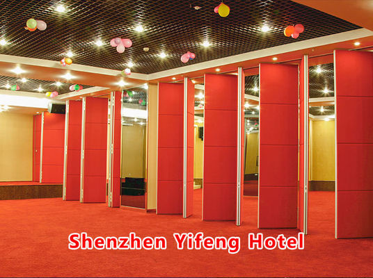 Giá tốt. Folding Glass Partition with Sound Insulation 30-42dB and Customizable Design for Easy Installation trực tuyến