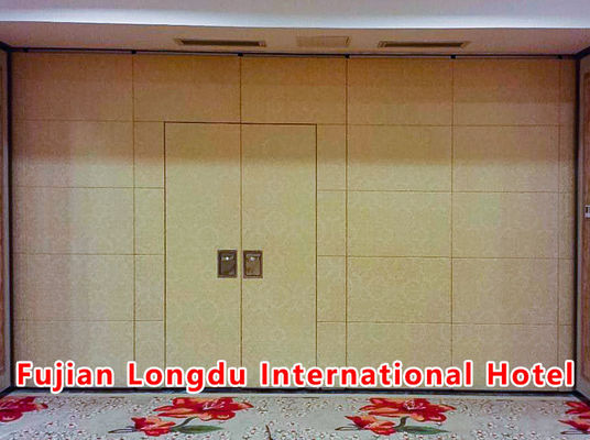 Giá tốt. Operable Partition Wall System with STC Rating 42-56dB and 6061-T6 Aluminum Frame Featuring 304 Stainless Steel Roller trực tuyến