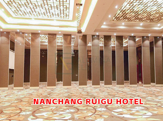 Giá tốt. Khách sạn Nanchang RuiGu: Vách ngăn âm thanh bằng gỗ với con lăn thép không gỉ 304 và thanh định hình 6061-T6 cho chiều cao lên đến 18M trực tuyến