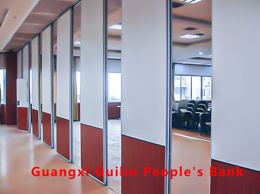 Giá tốt. Customized Operable Partition Wall with Top-Hung Design and High-Quality Materials for Up to 18M Height trực tuyến